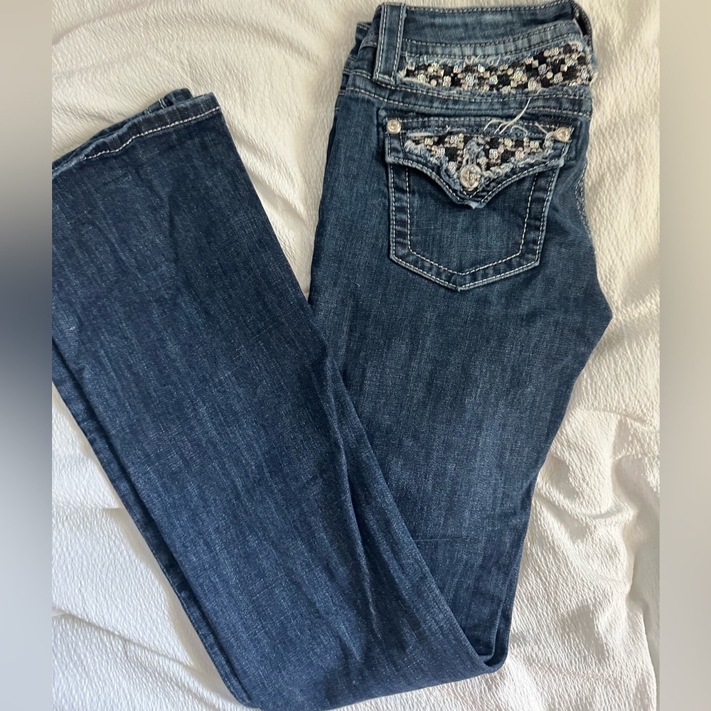 Miss Me Jeans Mini Flowers Bootcut. 34' Inseam. Mid Rise.